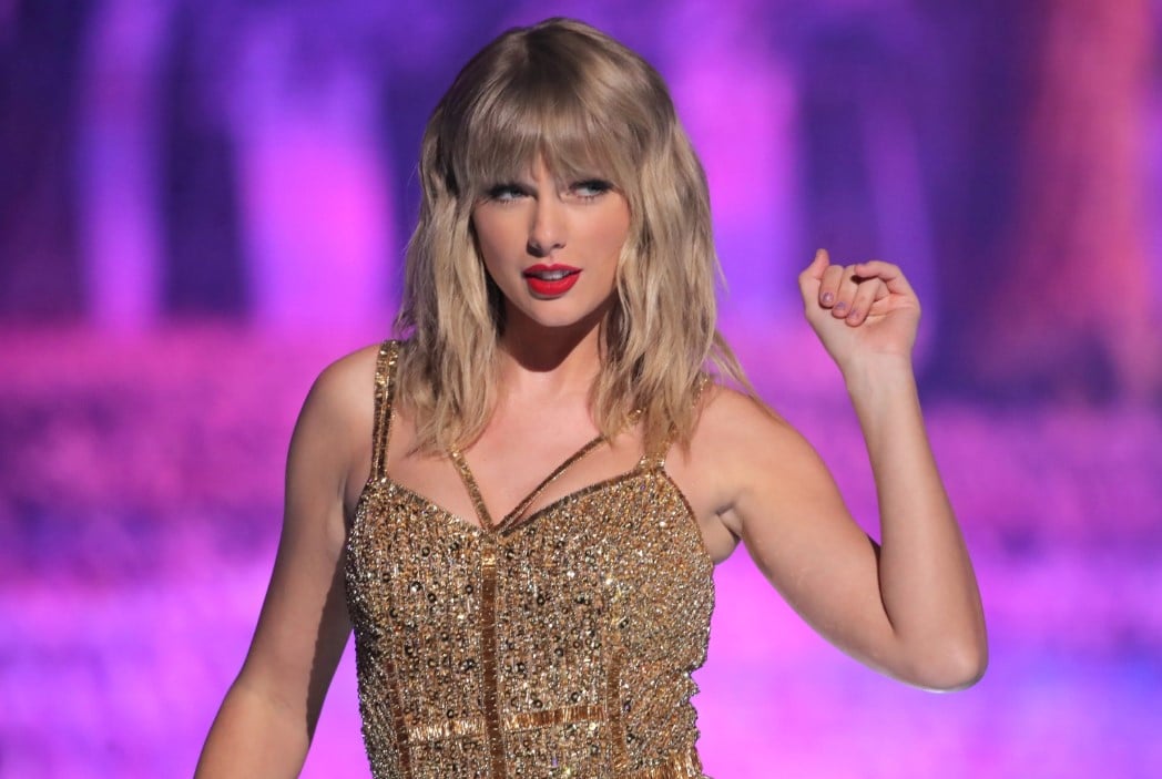 lirik lagu you belong with me Taylor Swift